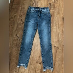 Judy Blue 9/29. Distressed jeans.  Excellent condition
